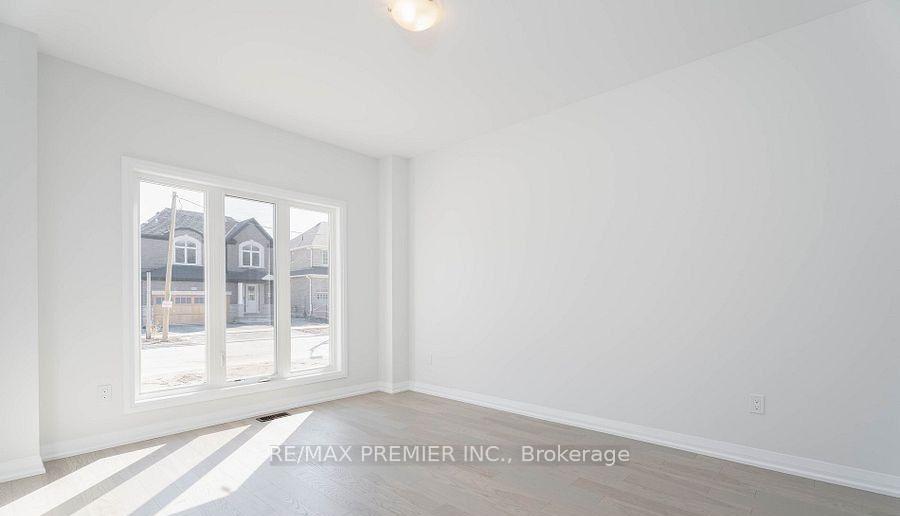 Photo 6 of Unit Main Floor, 1038 Hardy Way, Innisfil, Lefroy — HOMEH