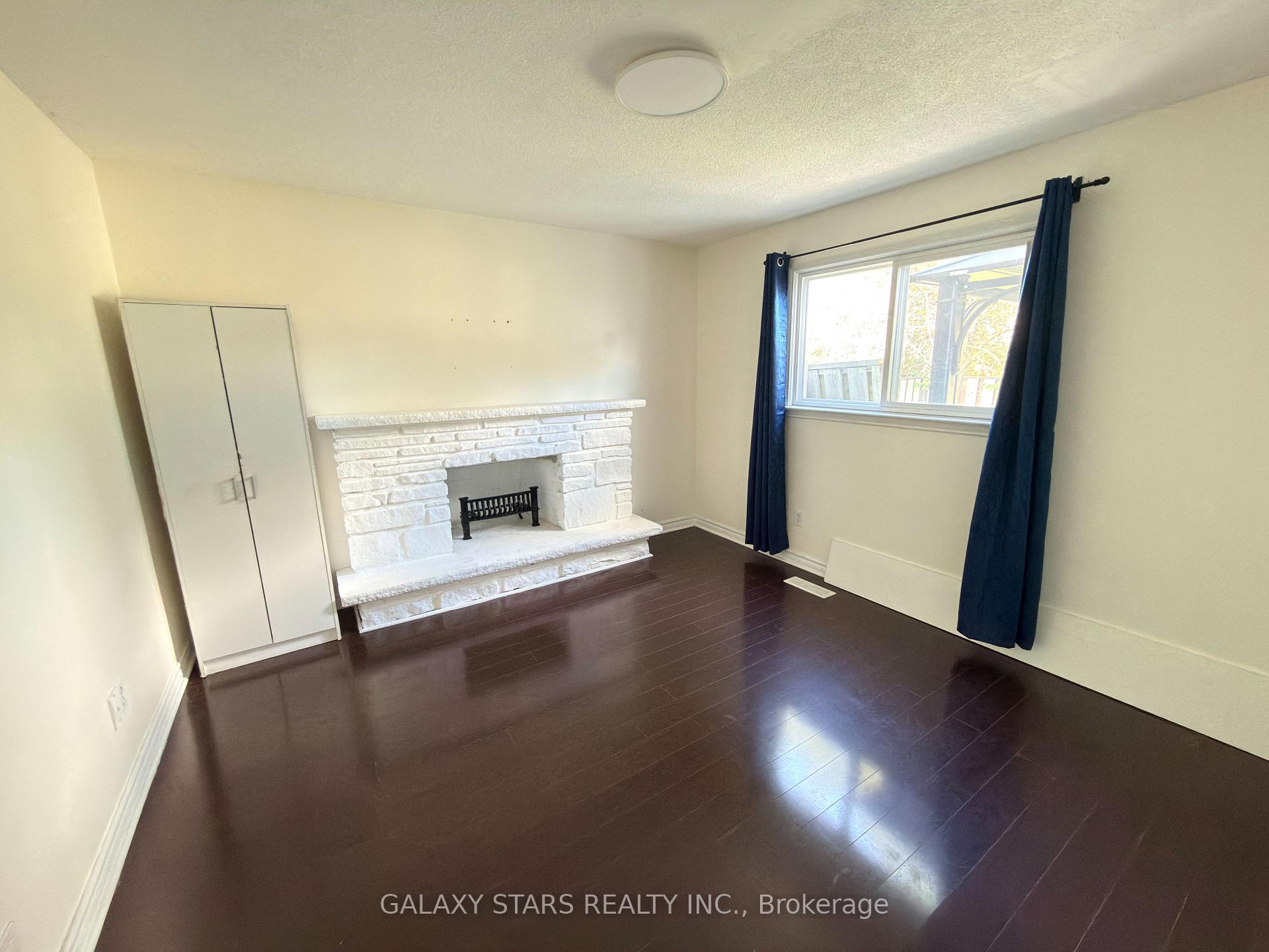 Front of Unit Main Flr, 62 Rainbow Ridge Avenue