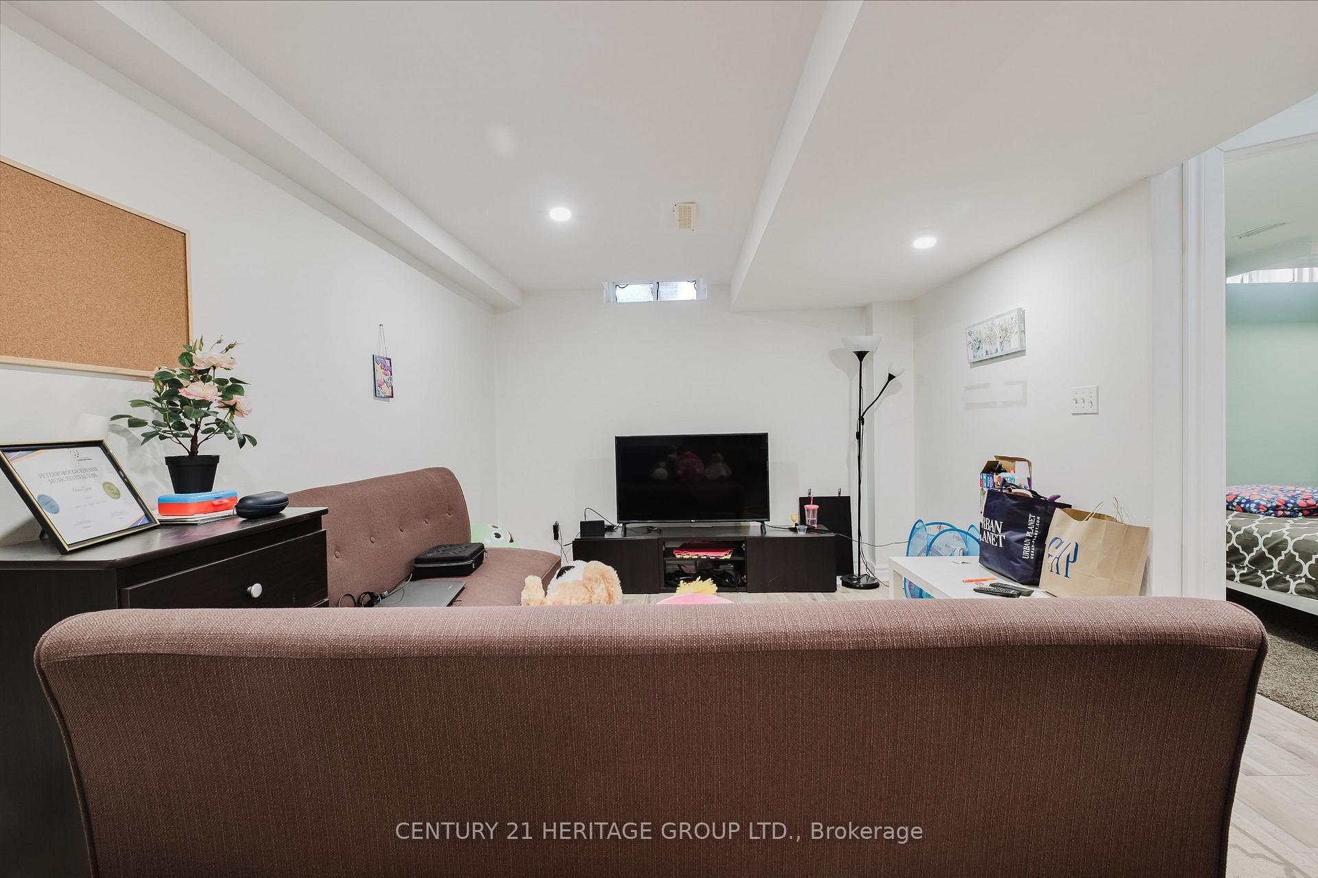 Photo 10 of 34 Haverhill Crescent, Whitby, Taunton North — HOMEH