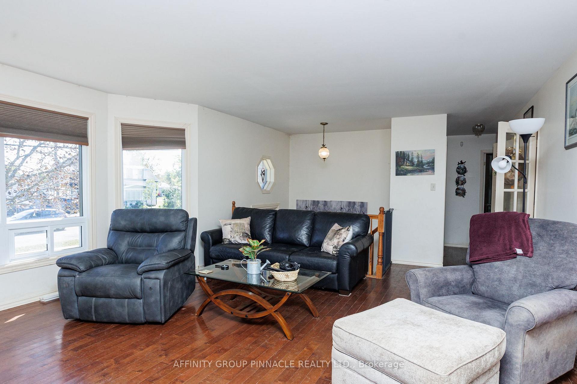 Photo 8 of 49 Queen Street, Kawartha Lakes, Bobcaygeon — HOMEH