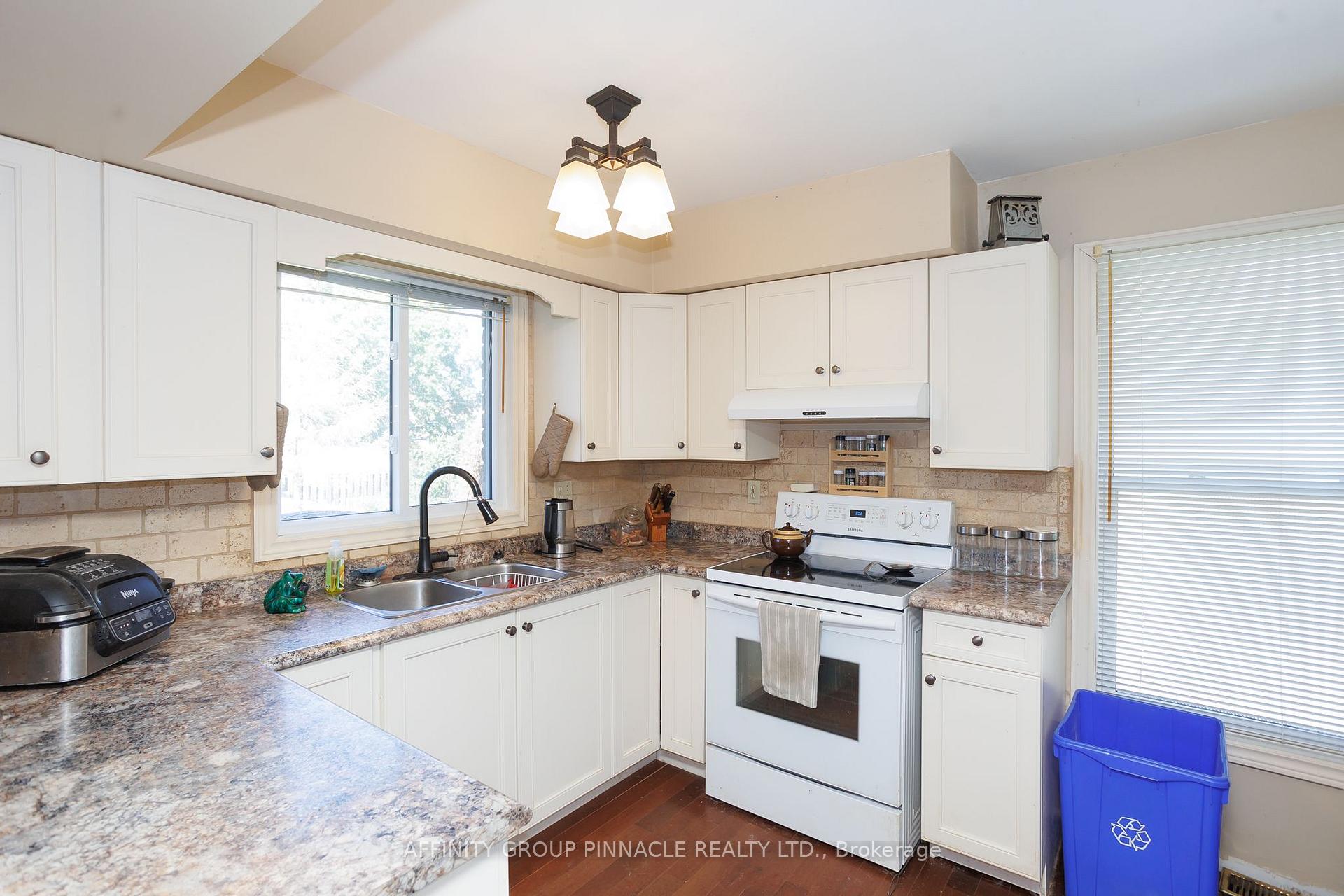 Photo 11 of 49 Queen Street, Kawartha Lakes, Bobcaygeon — HOMEH
