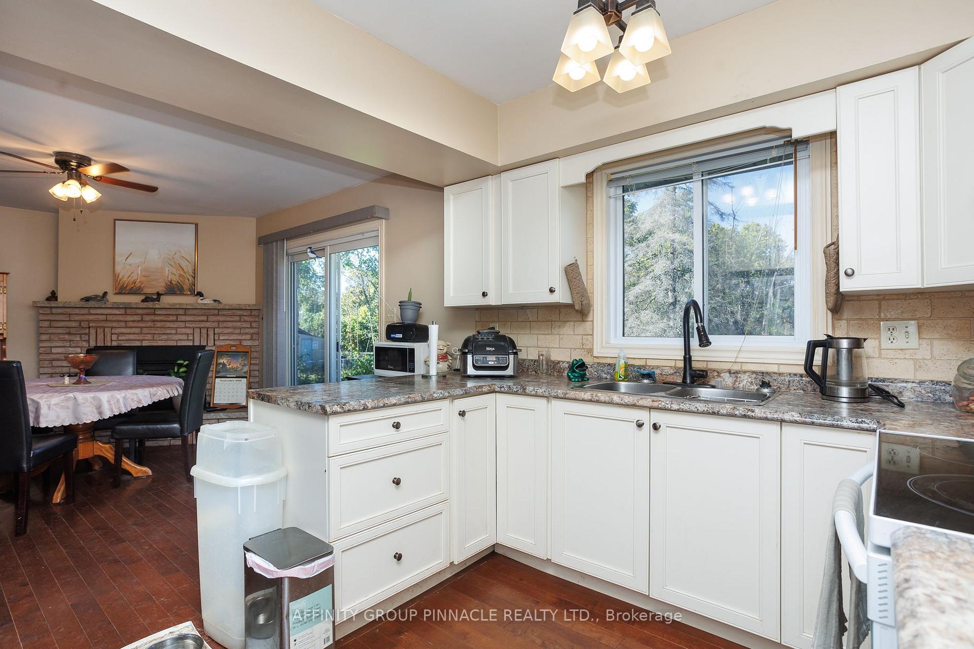 Photo 12 of 49 Queen Street, Kawartha Lakes, Bobcaygeon — HOMEH