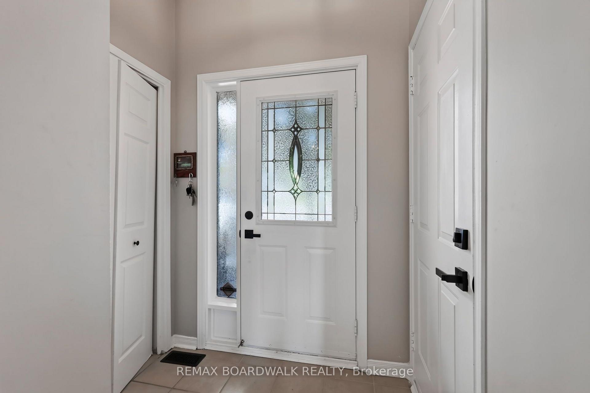 Photo 5 of 254 Stoneway Drive, Ottawa, Barrhaven East — HOMEH