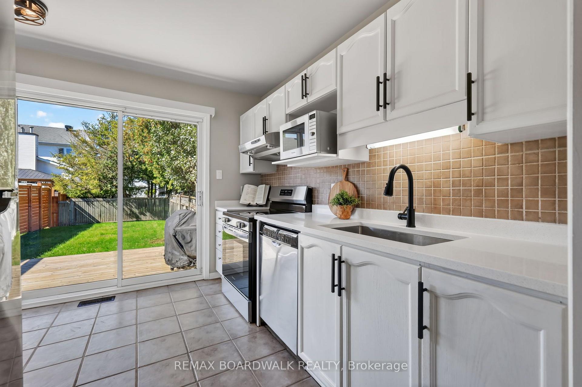 Photo 13 of 254 Stoneway Drive, Ottawa, Barrhaven East — HOMEH