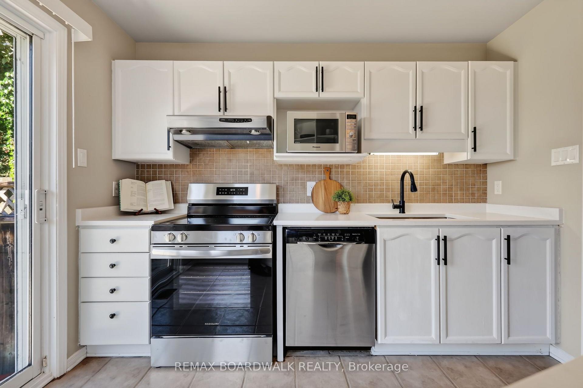 Photo 14 of 254 Stoneway Drive, Ottawa, Barrhaven East — HOMEH