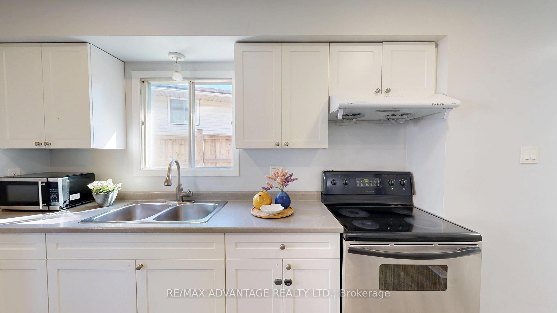 Photo 12 of 9 Camelot Crescent, London, East I — HOMEH