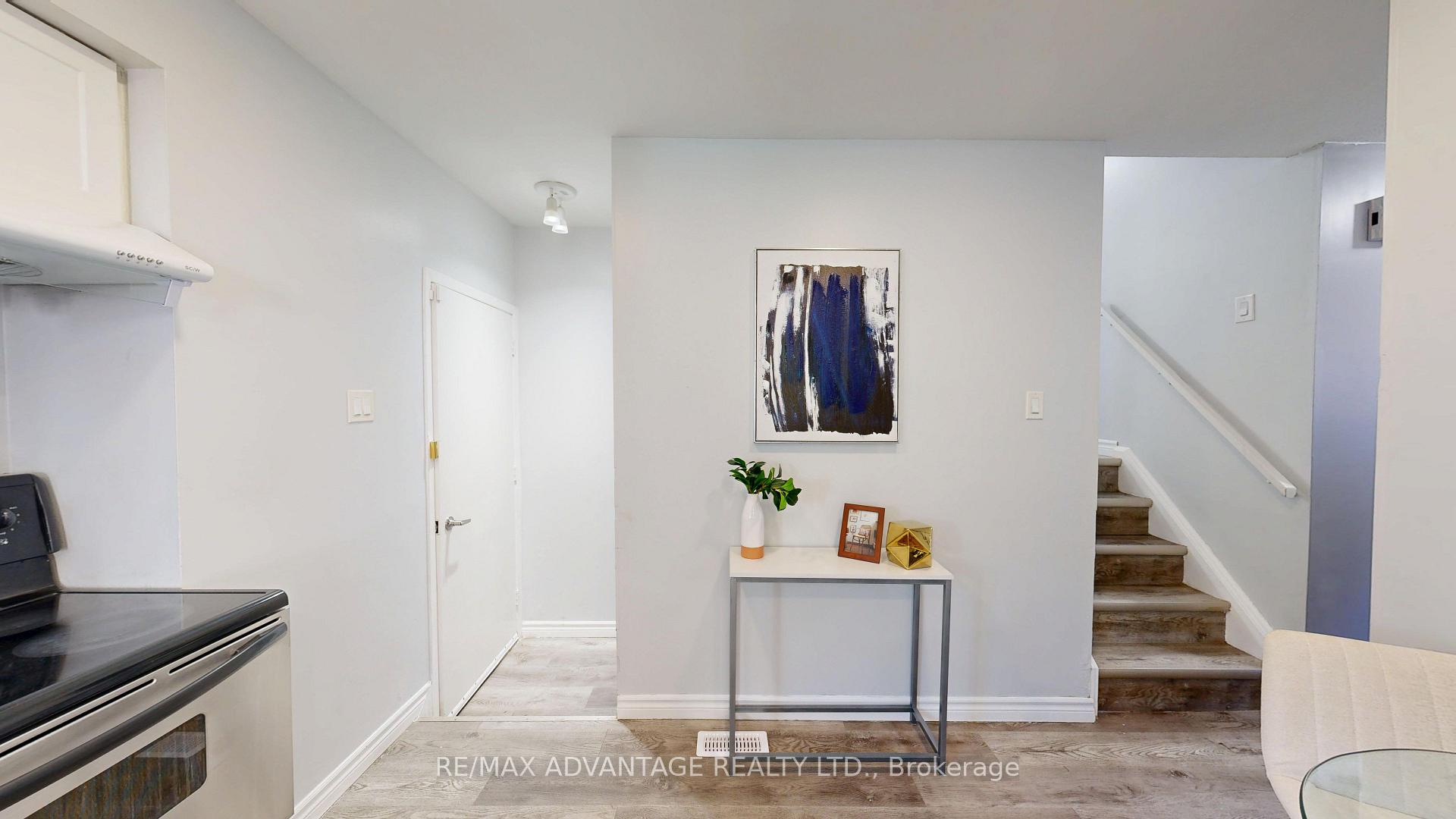 Photo 15 of 9 Camelot Crescent, London, East I — HOMEH