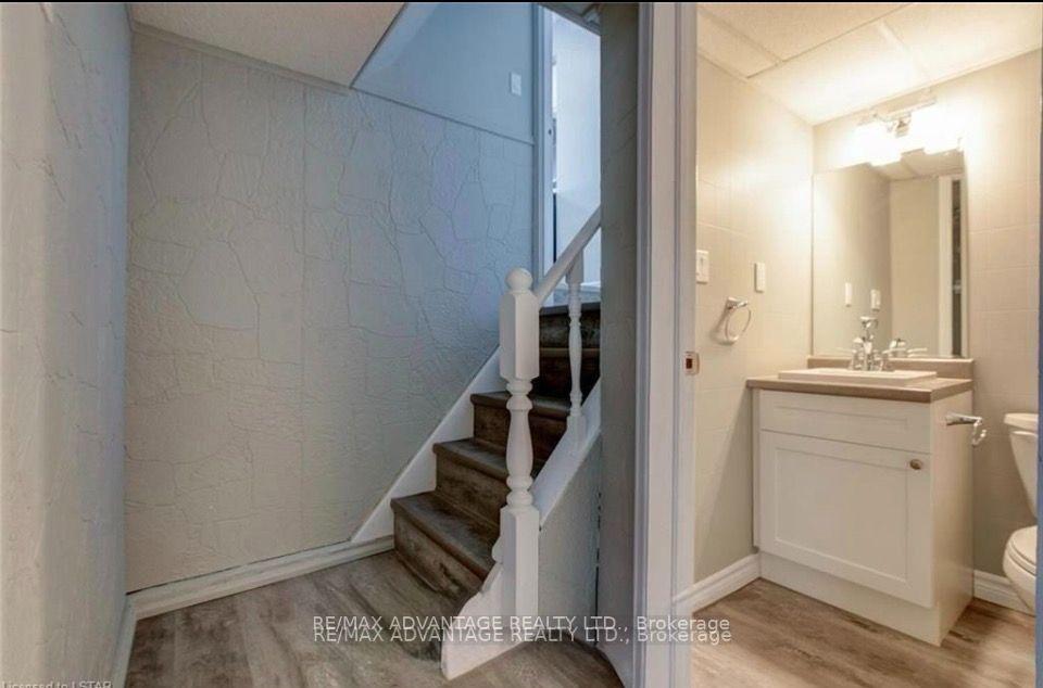 Photo 29 of 9 Camelot Crescent, London, East I — HOMEH