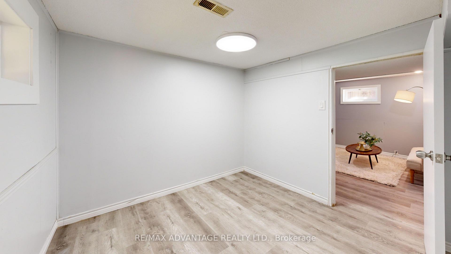 Photo 33 of 9 Camelot Crescent, London, East I — HOMEH