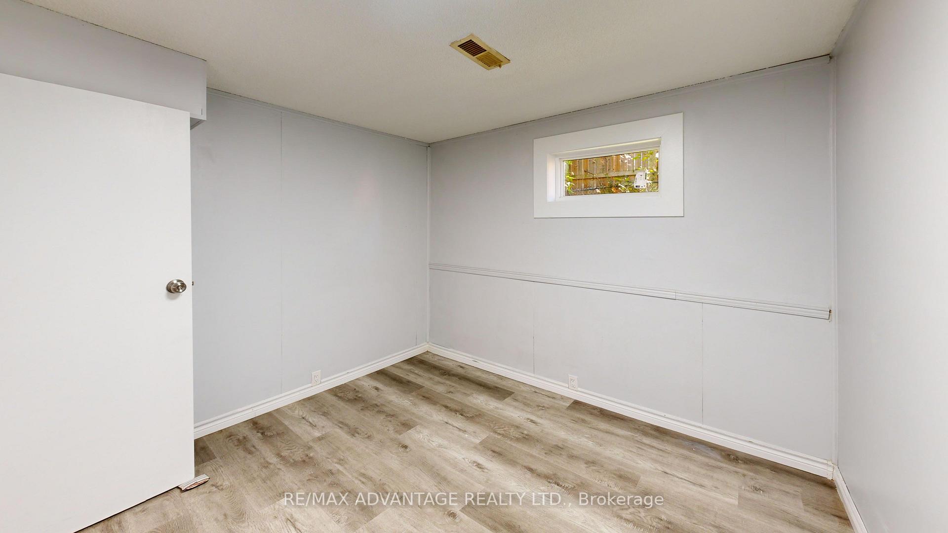 Photo 35 of 9 Camelot Crescent, London, East I — HOMEH