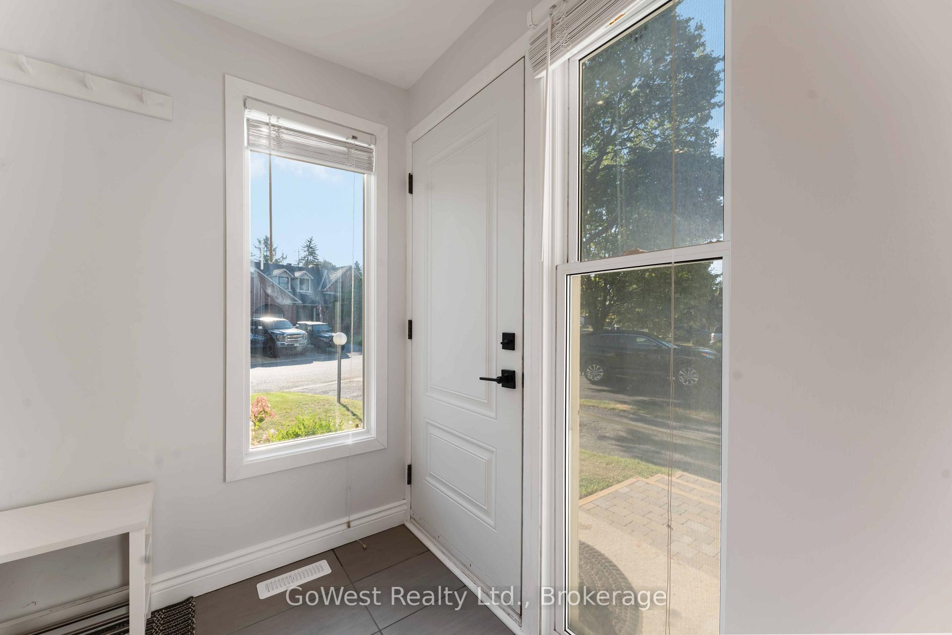 Photo 3 of 94 Fieldgate Drive, Ottawa, Barrhaven - Knollsbrook — HOMEH
