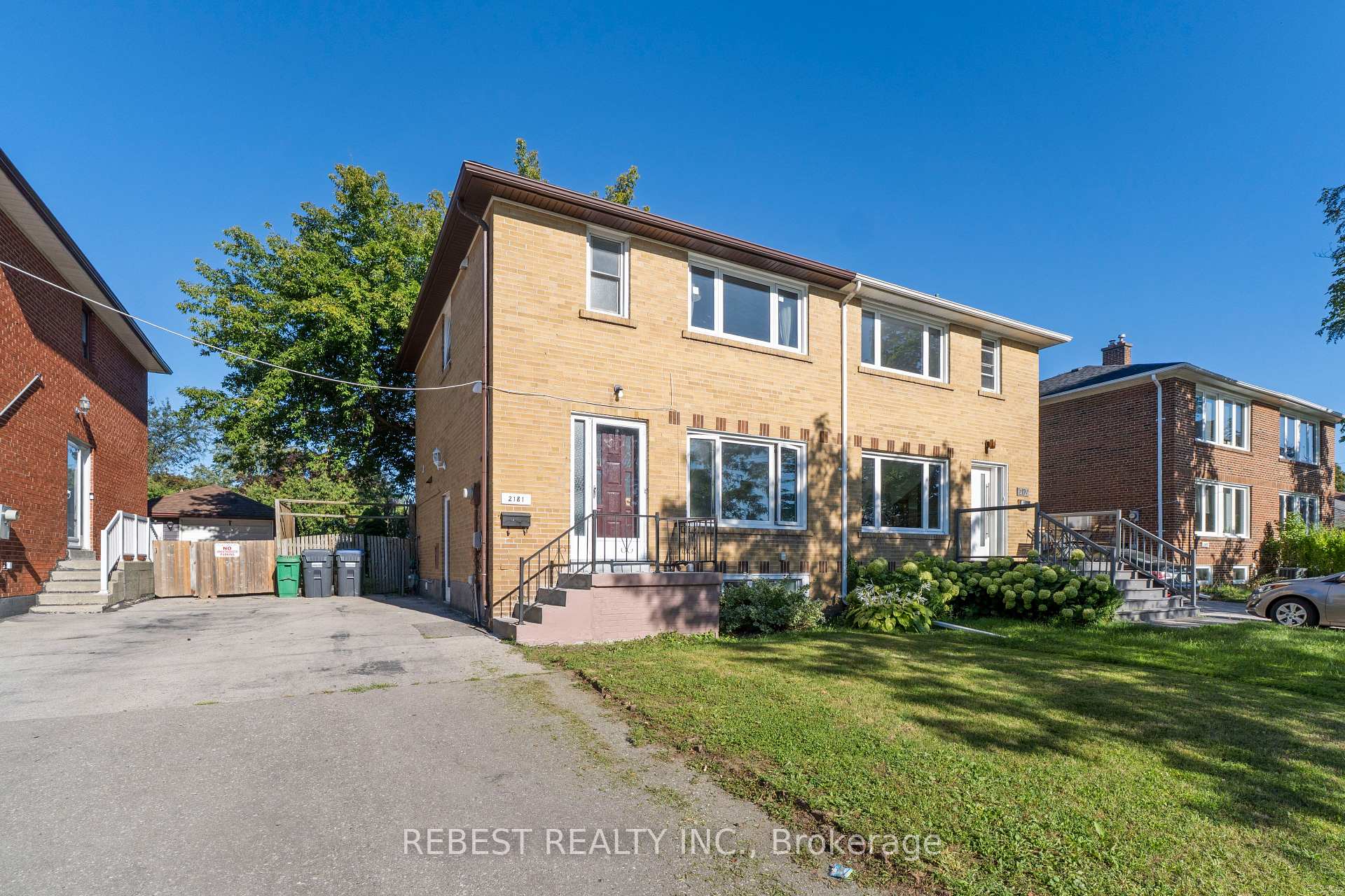 Photo 3 of 2181 Wiseman Court, Mississauga, Clarkson — HOMEH