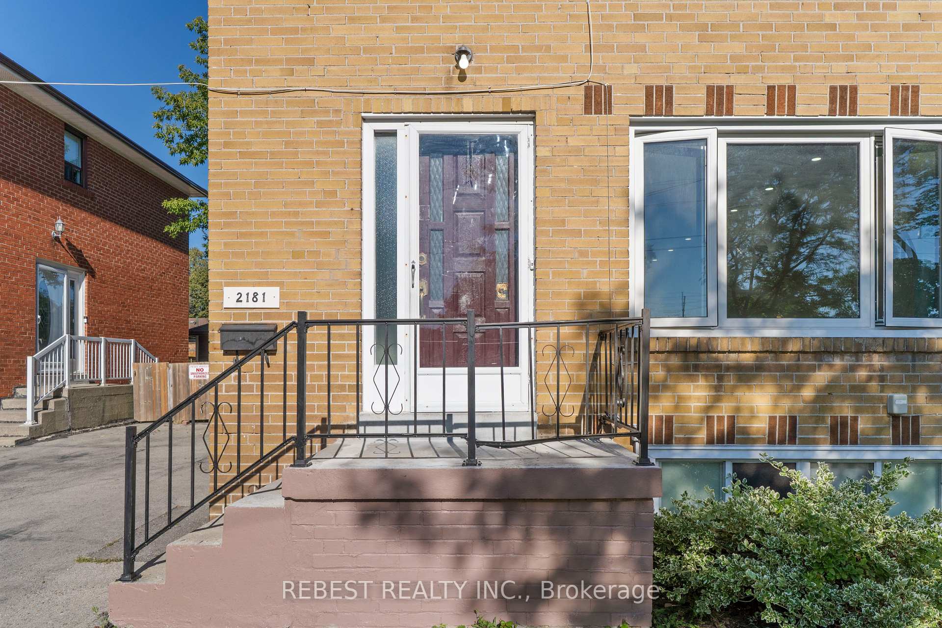 Photo 4 of 2181 Wiseman Court, Mississauga, Clarkson — HOMEH