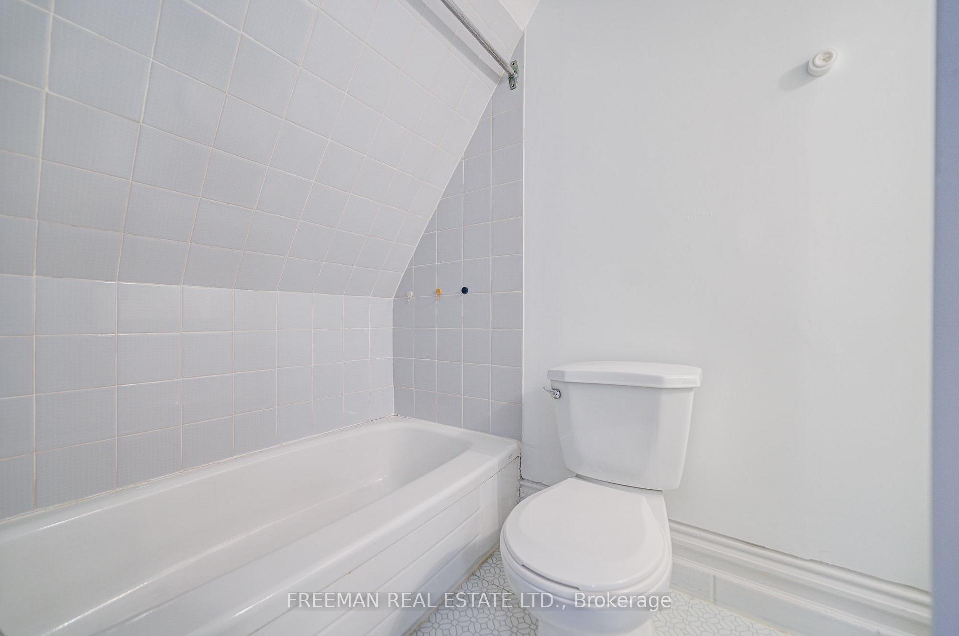 Photo 33 of 431 Manning Avenue, Toronto, Palmerston-Little Italy — HOMEH