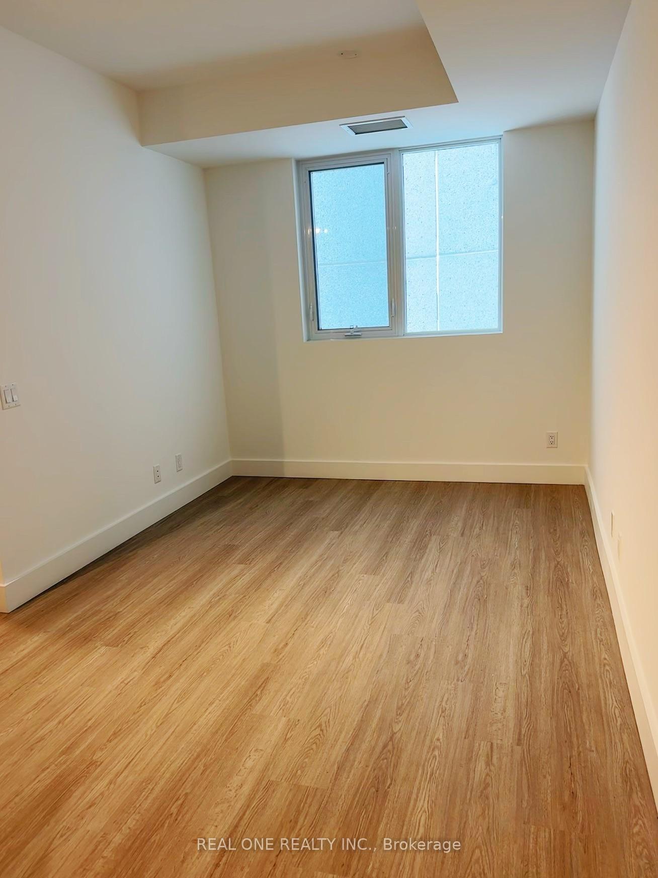 Photo 4 of Unit 328, 6 Greenbriar Road, North York, Bayview Village — HOMEH