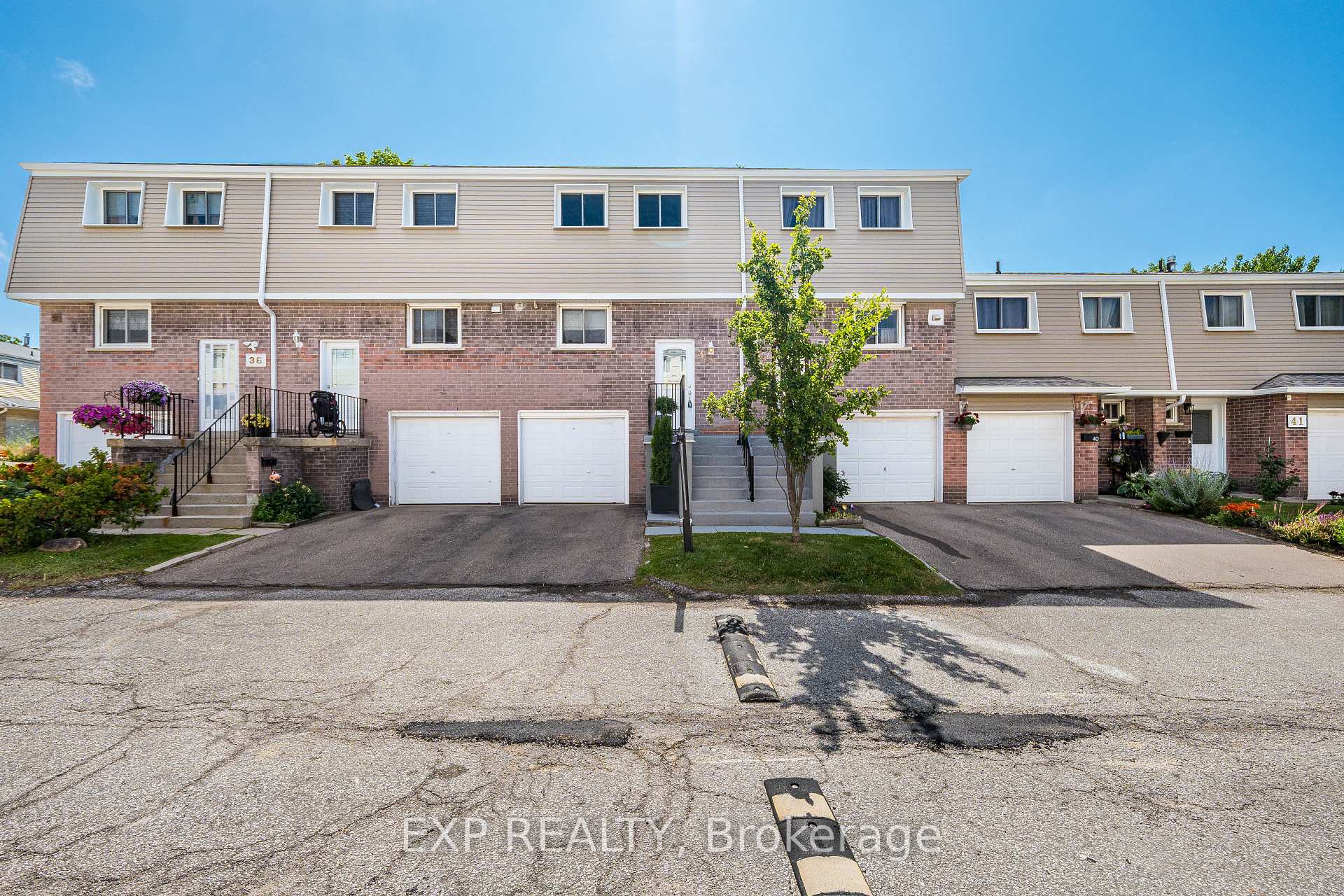 Front of Unit 38, 400 Mississauga Valley Boulevard