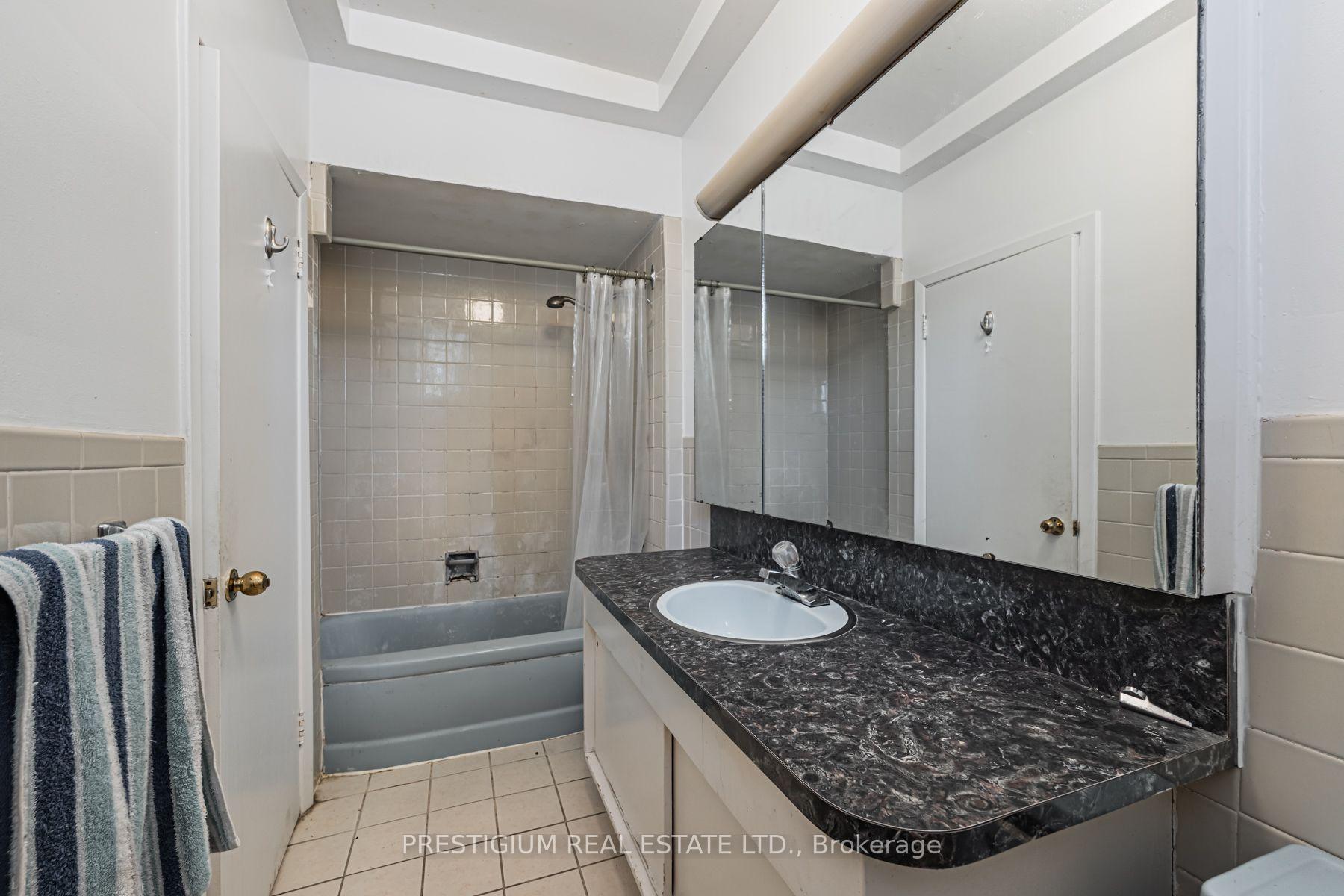 Photo 18 of 75 Stormont Avenue, Toronto, Bedford Park-Nortown — HOMEH