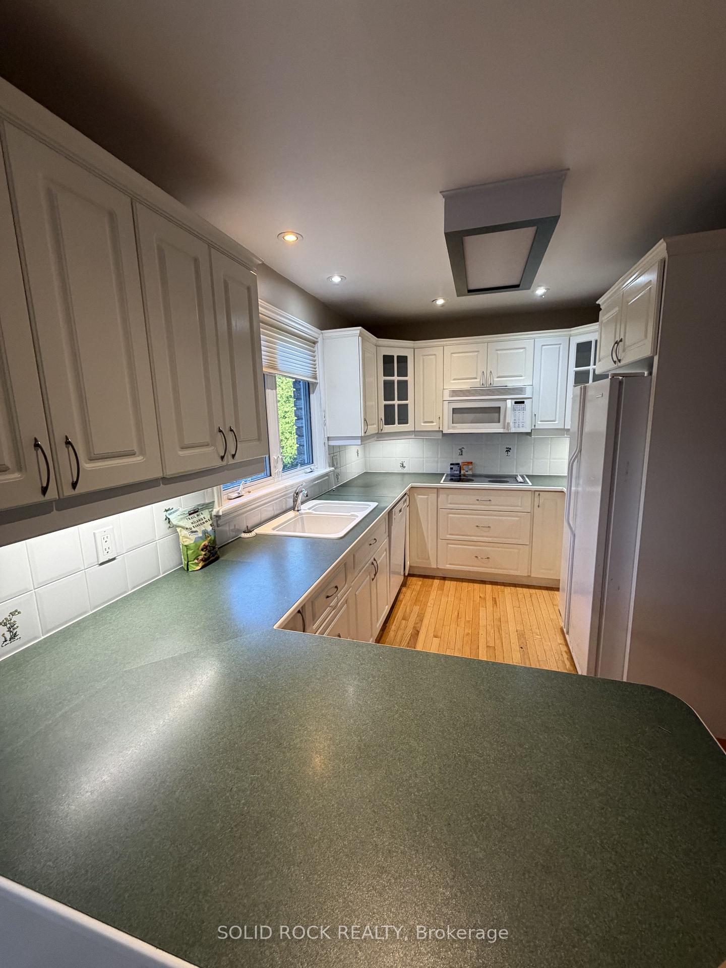 Photo 2 of 1953 Mulberry Crescent, Ottawa, Beaconwood — HOMEH