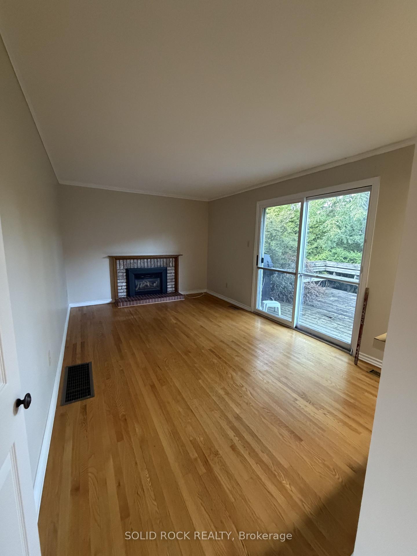 Photo 5 of 1953 Mulberry Crescent, Ottawa, Beaconwood — HOMEH