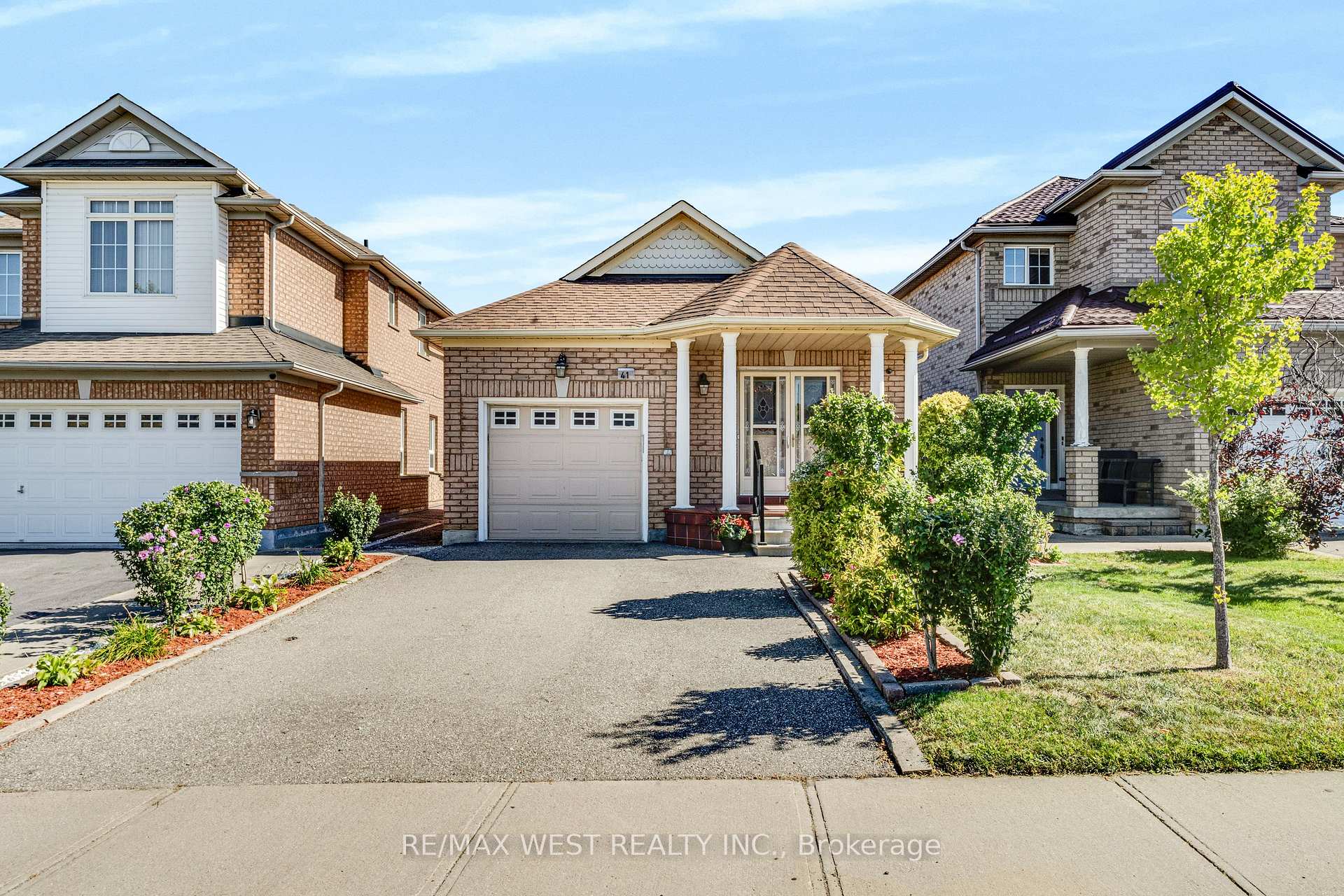 Photo 1 of 41 Olympia Crescent, Brampton, Fletcher's Meadow — HOMEH