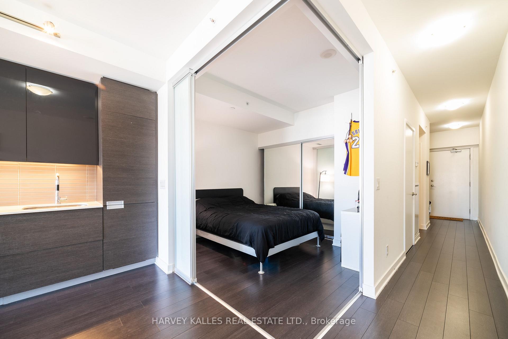 Photo 10 of Unit 1610, 210 Simcoe Street, Toronto, Kensington-Chinatown — HOMEH