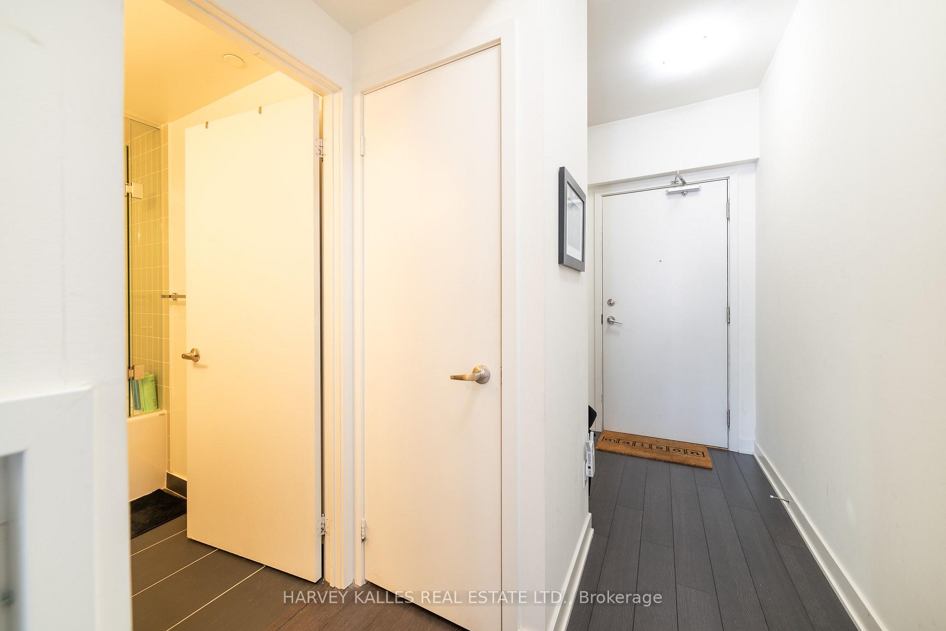 Photo 13 of Unit 1610, 210 Simcoe Street, Toronto, Kensington-Chinatown — HOMEH