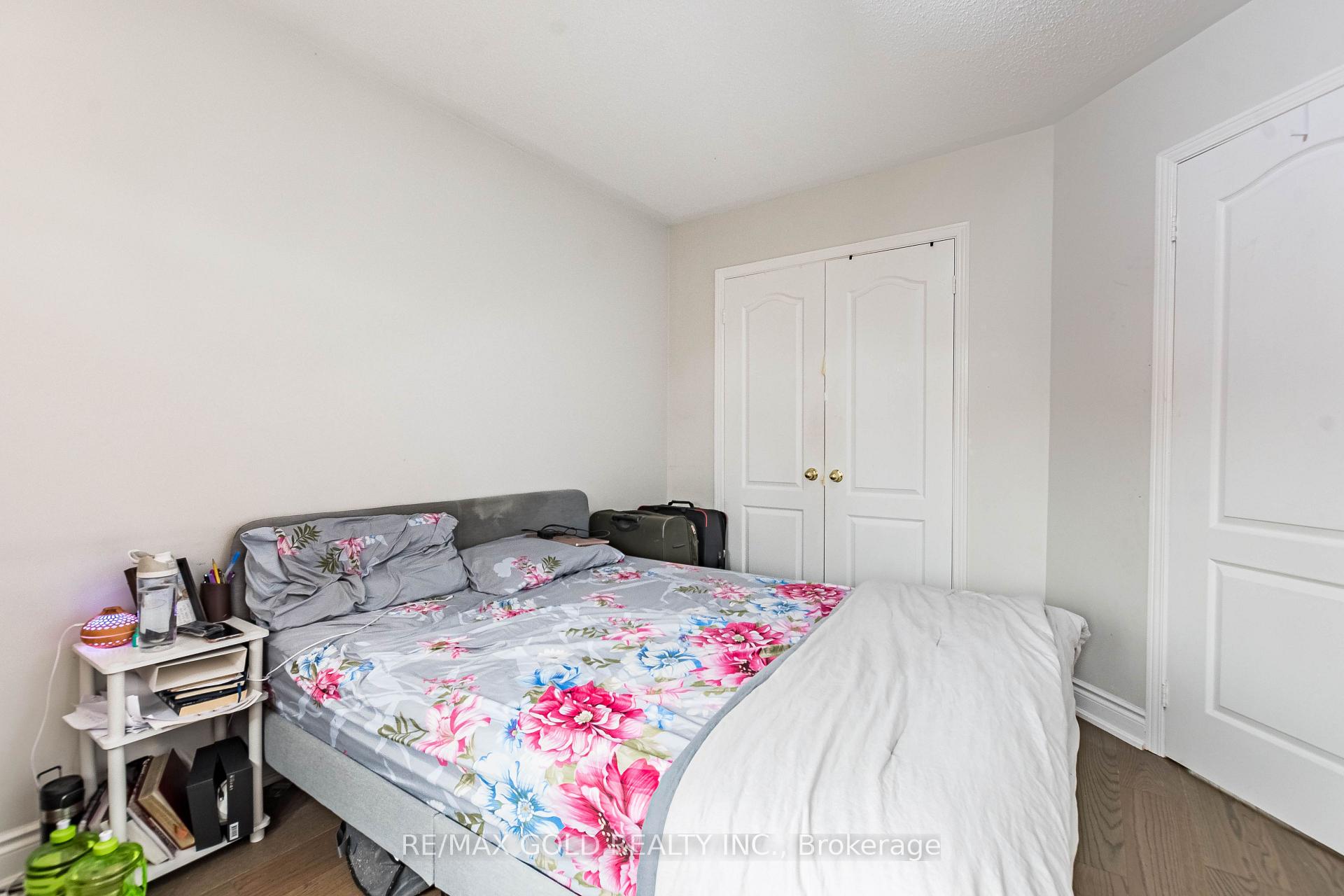 Photo 19 of 28 Pauline Crescent, Brampton, Fletcher's Meadow — HOMEH