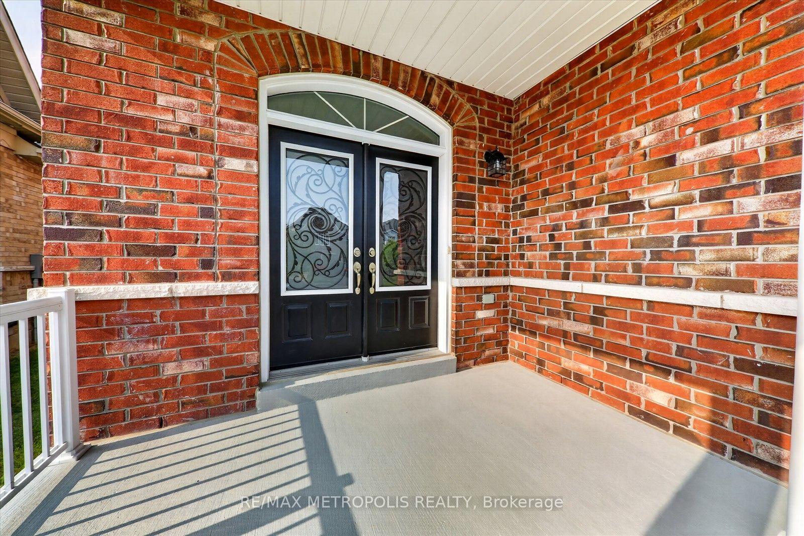 Photo 3 of 749 Black Cherry Drive, Oshawa, Taunton — HOMEH