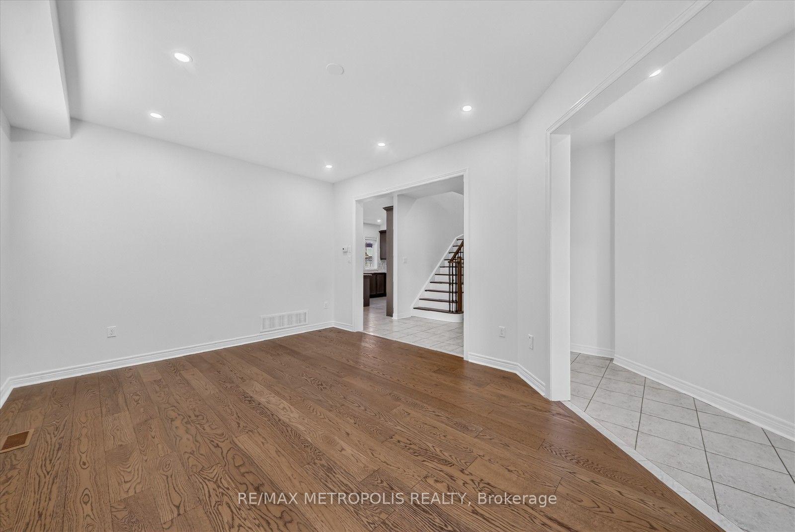 Photo 5 of 749 Black Cherry Drive, Oshawa, Taunton — HOMEH