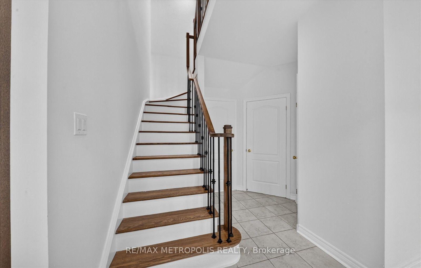 Photo 6 of 749 Black Cherry Drive, Oshawa, Taunton — HOMEH