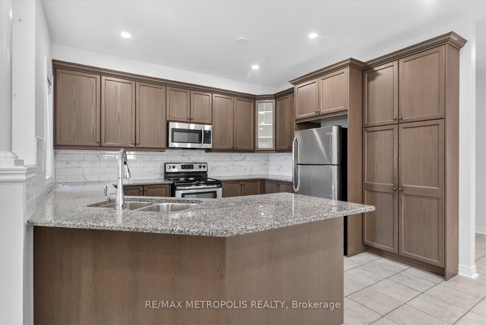 Photo 8 of 749 Black Cherry Drive, Oshawa, Taunton — HOMEH