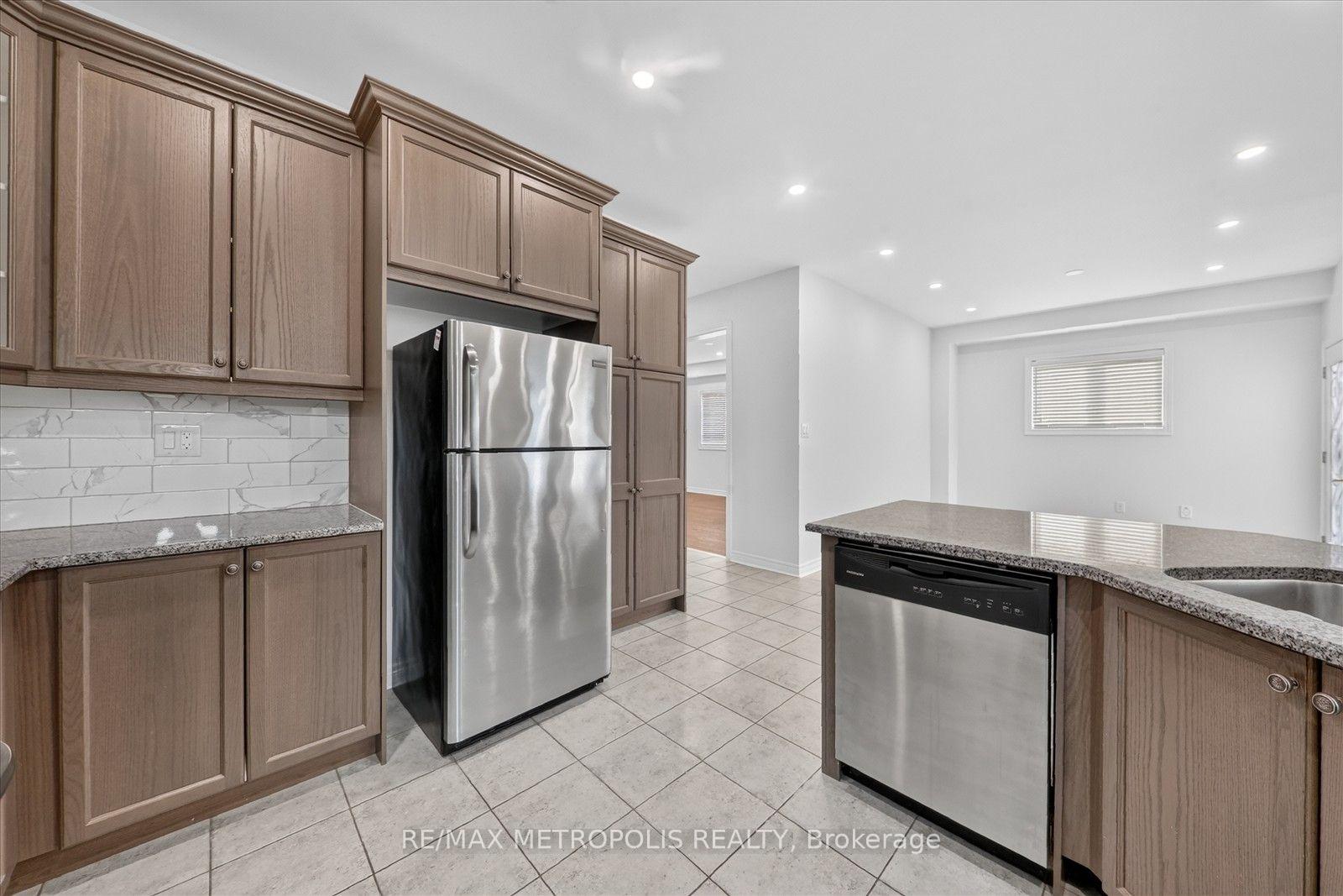 Photo 10 of 749 Black Cherry Drive, Oshawa, Taunton — HOMEH