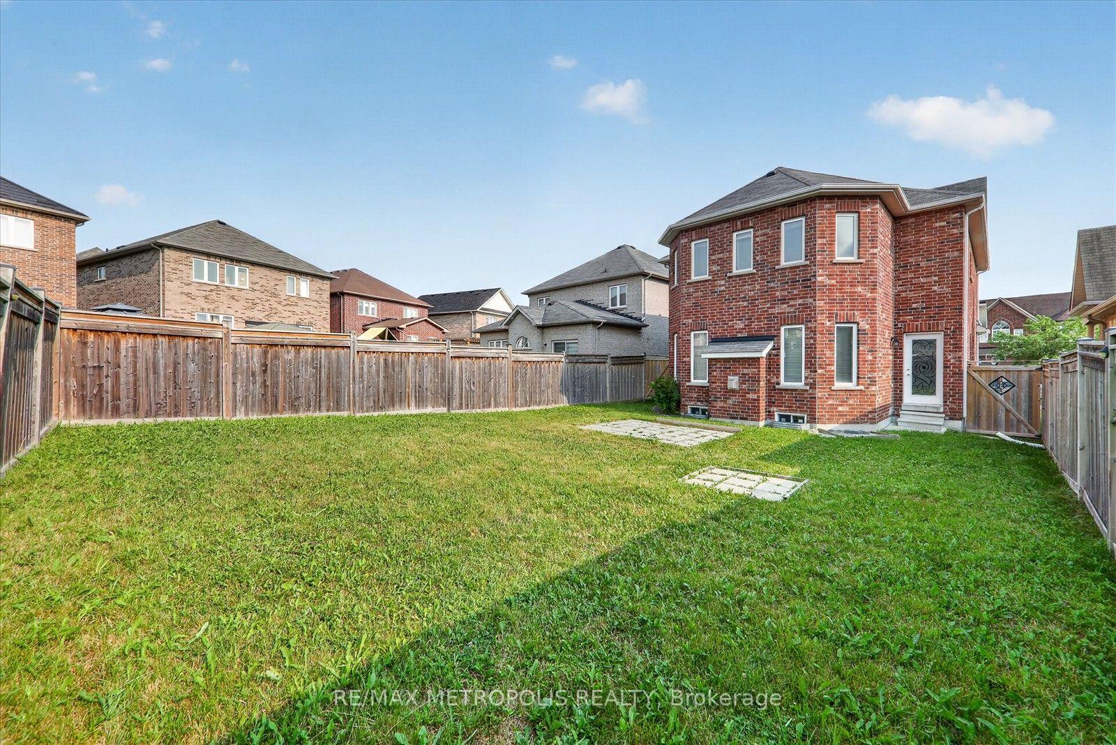 Photo 32 of 749 Black Cherry Drive, Oshawa, Taunton — HOMEH