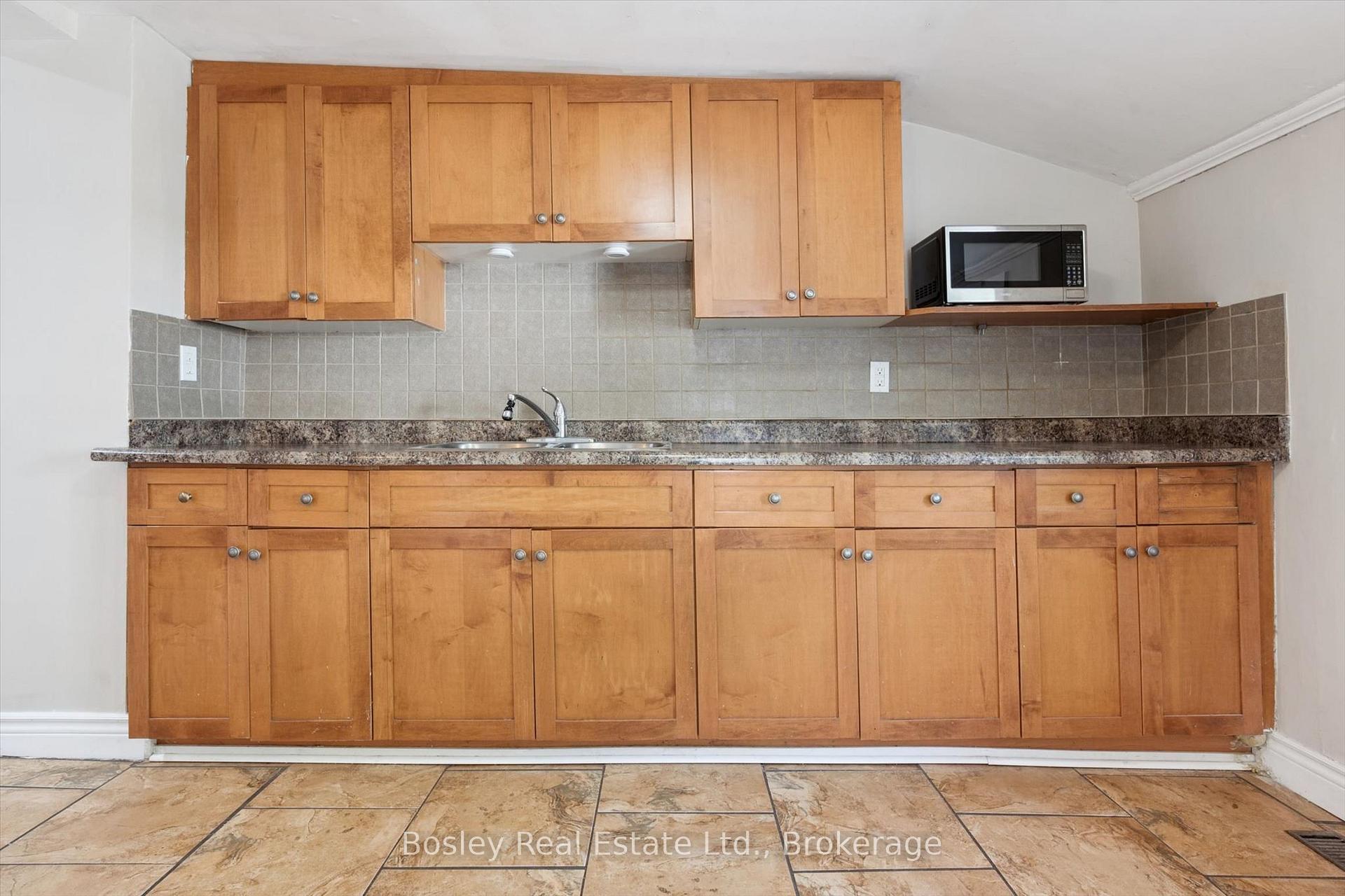 Photo 22 of 86 Alice Street, Guelph, St. Patrick's Ward — HOMEH