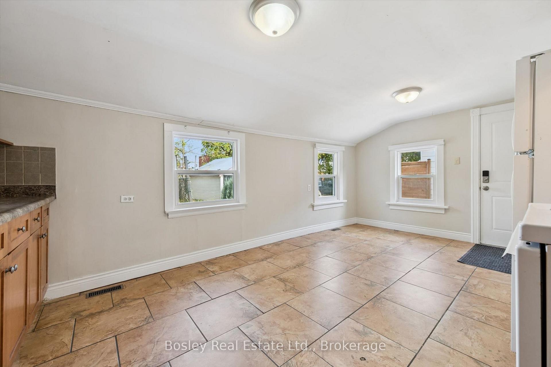 Photo 21 of 86 Alice Street, Guelph, St. Patrick's Ward — HOMEH