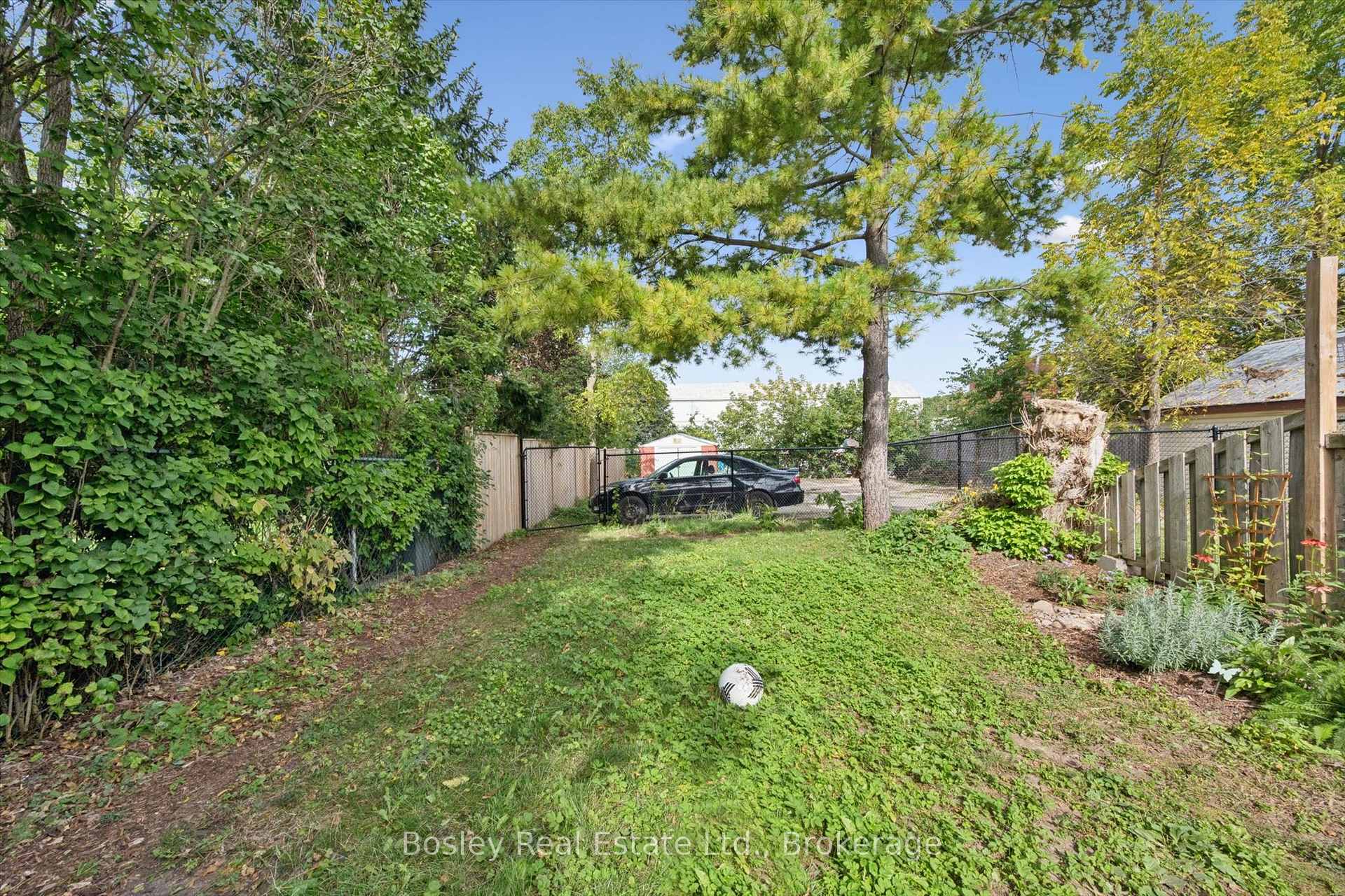 Photo 37 of 86 Alice Street, Guelph, St. Patrick's Ward — HOMEH