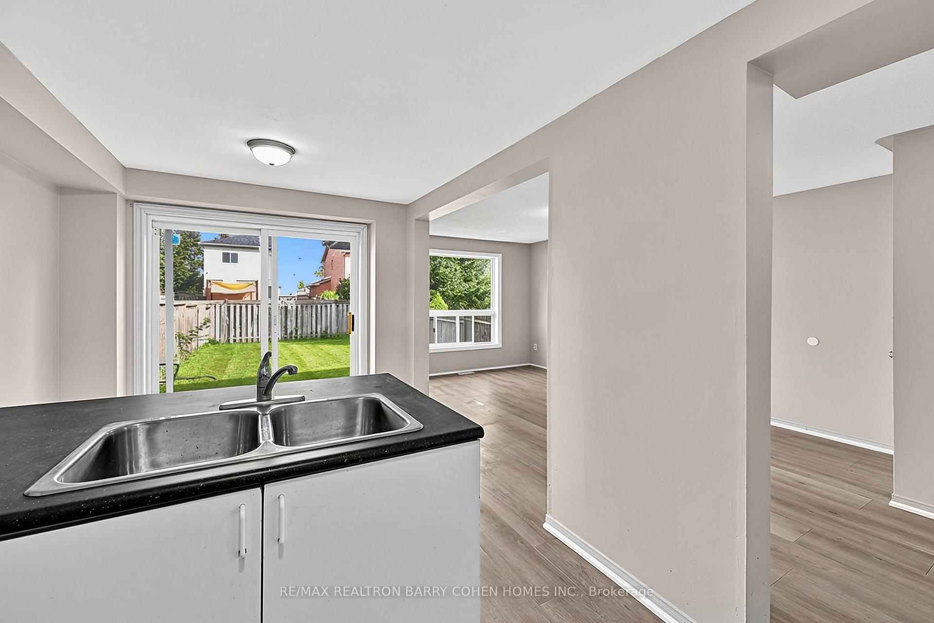 Photo 7 of 43 Black Cherry Crescent, Barrie, Holly — HOMEH