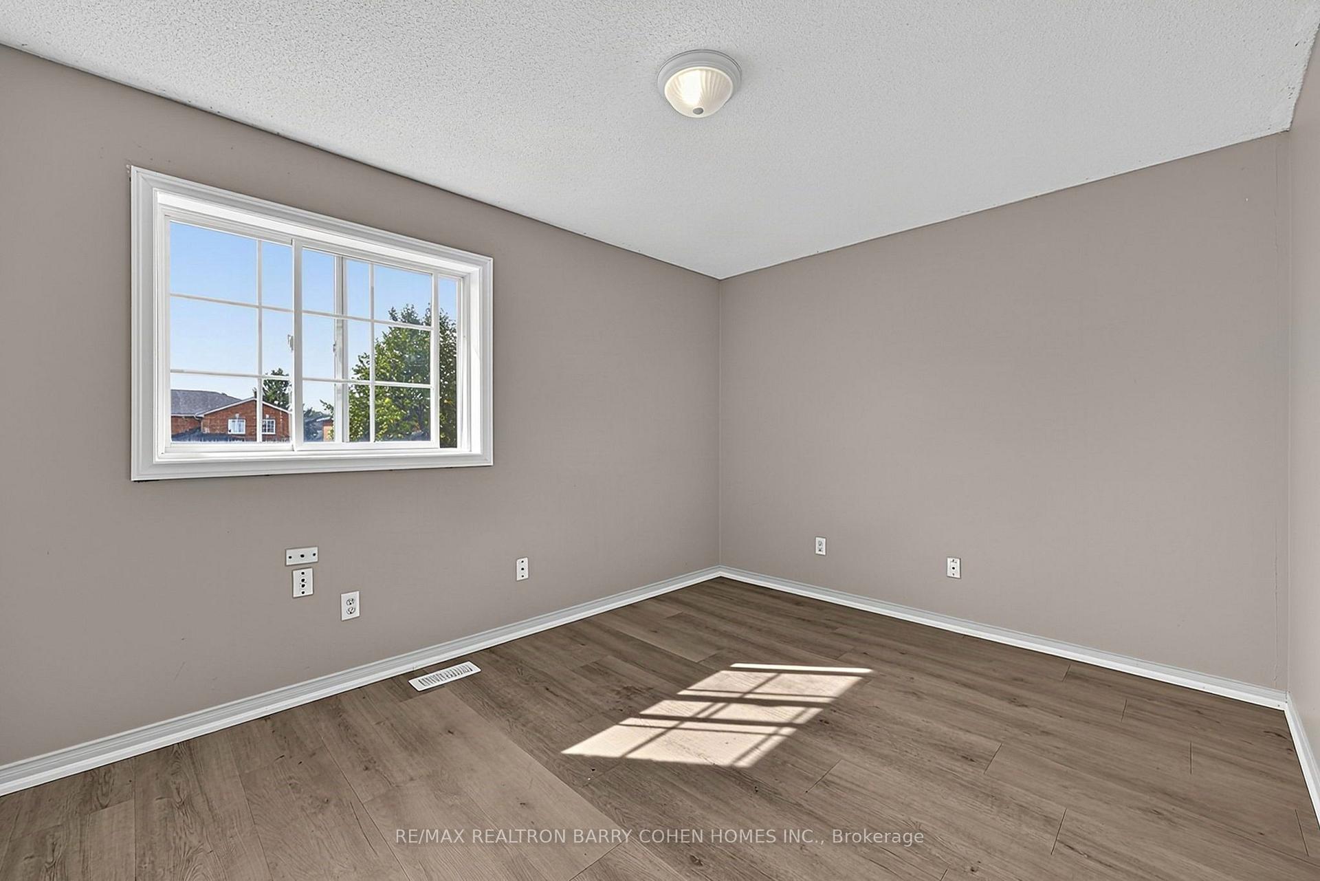 Photo 12 of 43 Black Cherry Crescent, Barrie, Holly — HOMEH