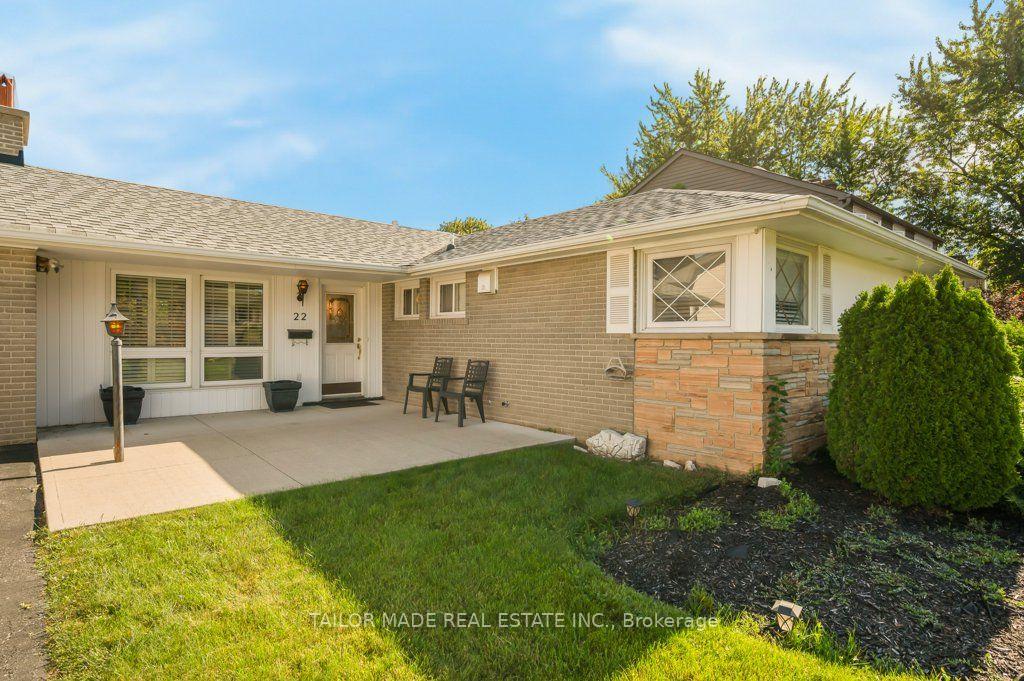 Photo 2 of 22 Greystone Crescent, Brampton, Brampton South — HOMEH