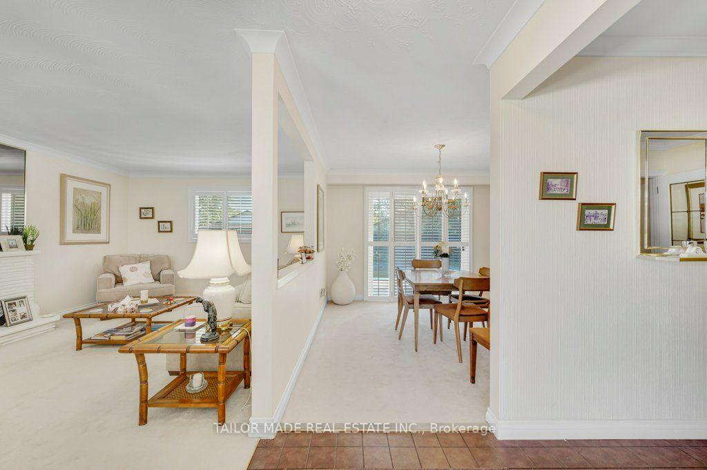 Photo 3 of 22 Greystone Crescent, Brampton, Brampton South — HOMEH