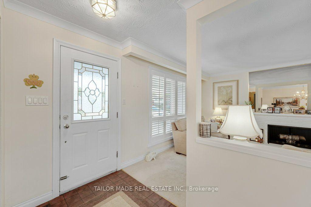 Photo 4 of 22 Greystone Crescent, Brampton, Brampton South — HOMEH