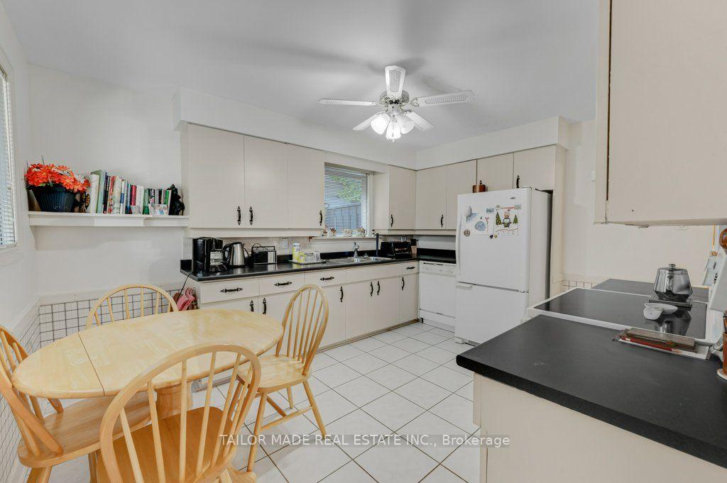 Photo 10 of 22 Greystone Crescent, Brampton, Brampton South — HOMEH