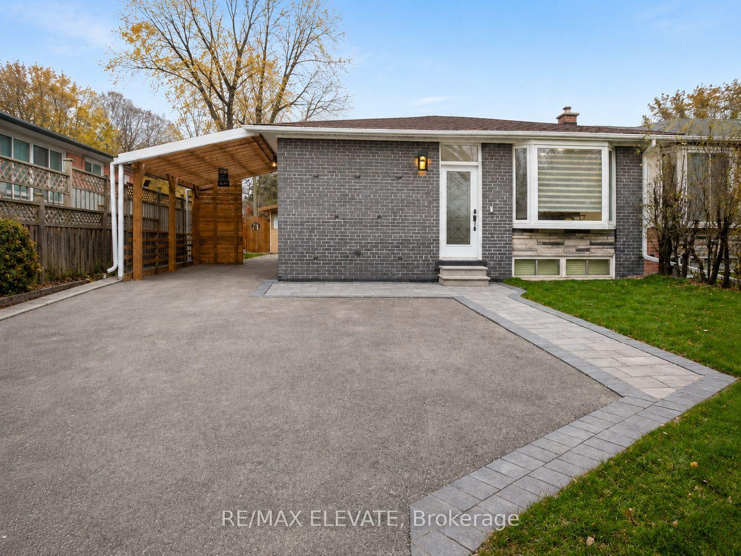Photo of 302 Demaine Crescent