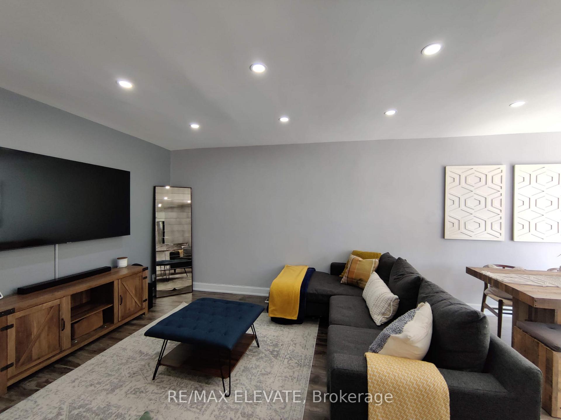 Photo 2 of 302 Demaine Crescent, Richmond Hill, Crosby — HOMEH