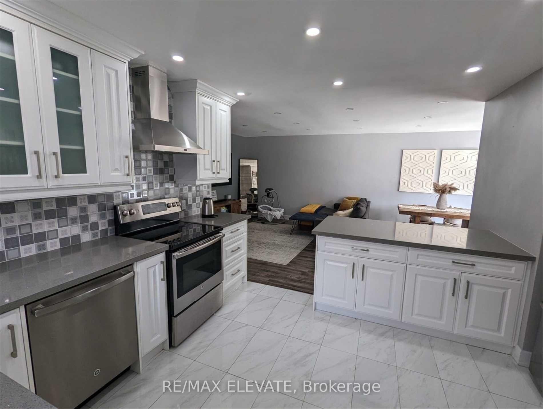 Photo 3 of 302 Demaine Crescent, Richmond Hill, Crosby — HOMEH