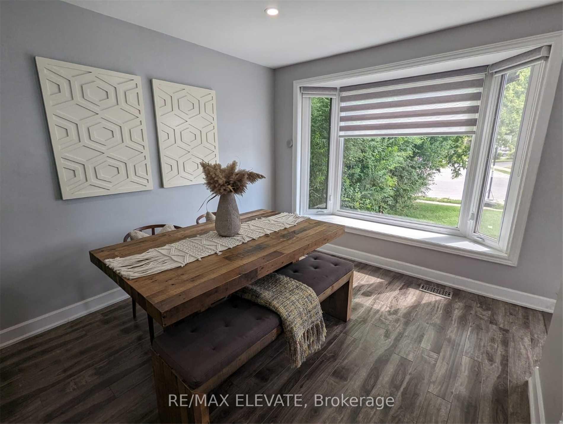 Photo 4 of 302 Demaine Crescent, Richmond Hill, Crosby — HOMEH