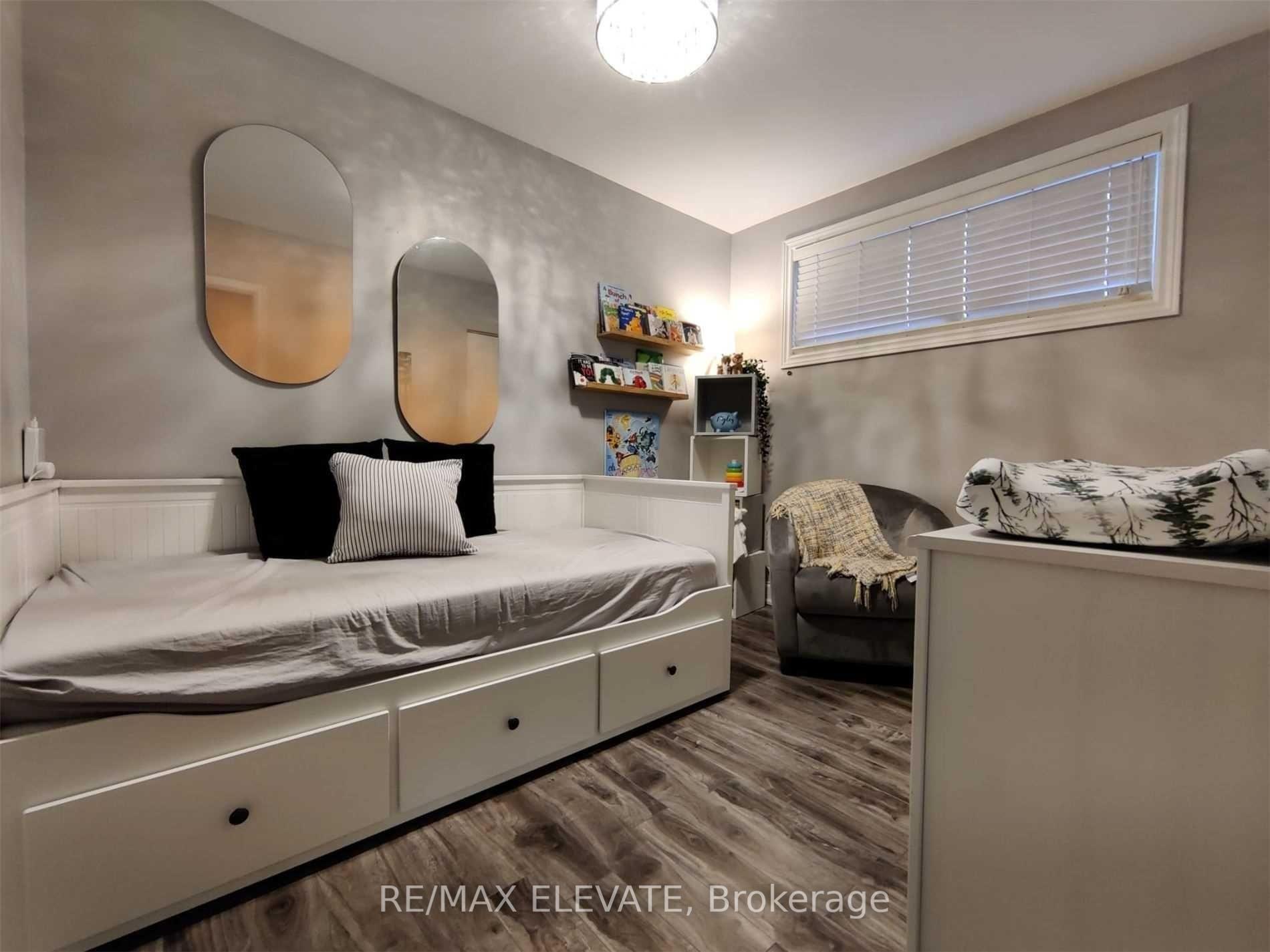 Photo 6 of 302 Demaine Crescent, Richmond Hill, Crosby — HOMEH