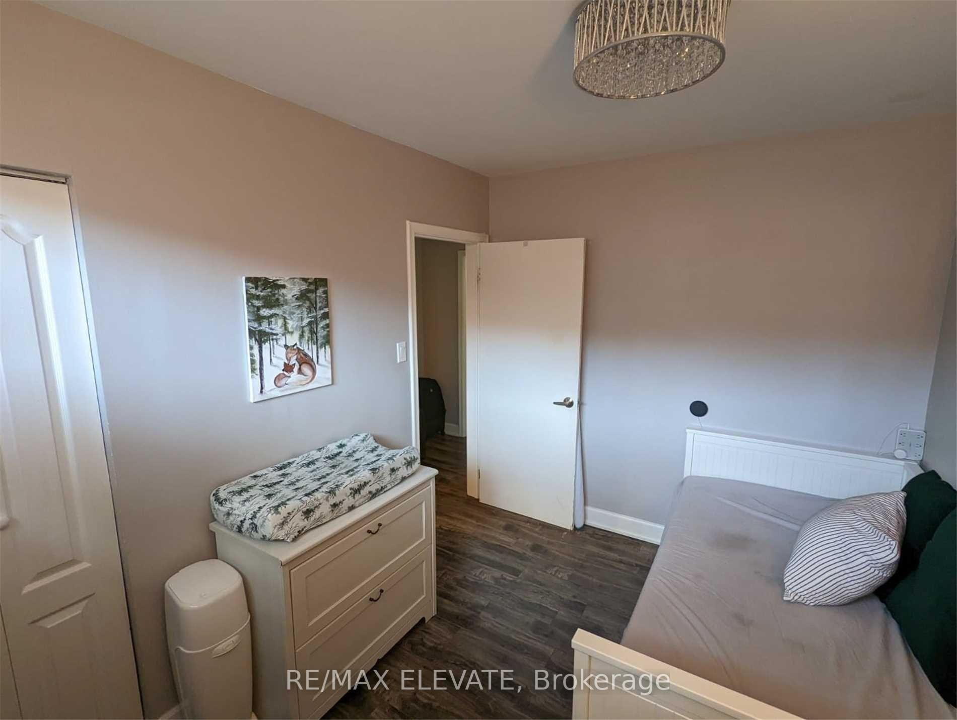 Photo 7 of 302 Demaine Crescent, Richmond Hill, Crosby — HOMEH