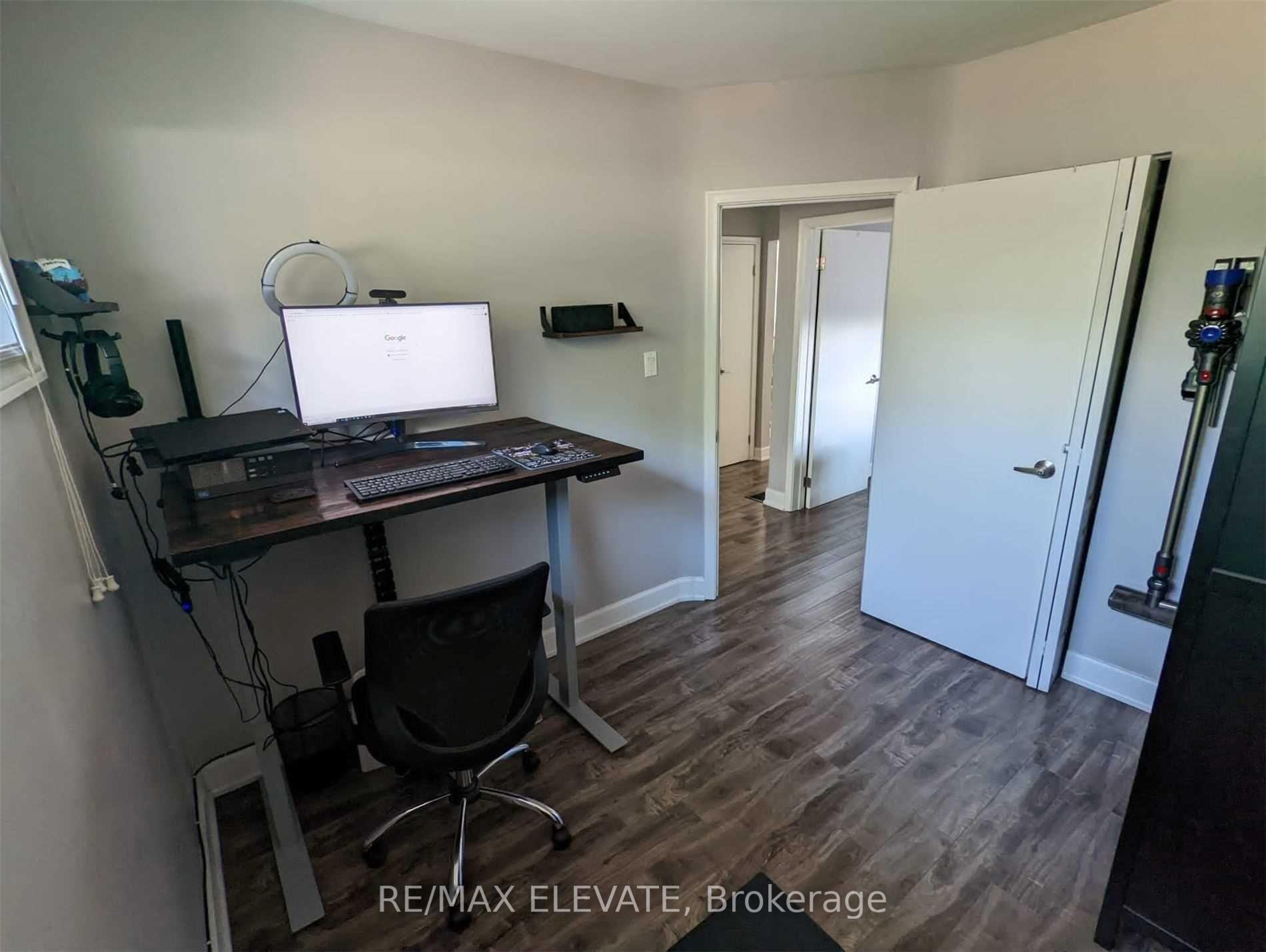 Photo 9 of 302 Demaine Crescent, Richmond Hill, Crosby — HOMEH