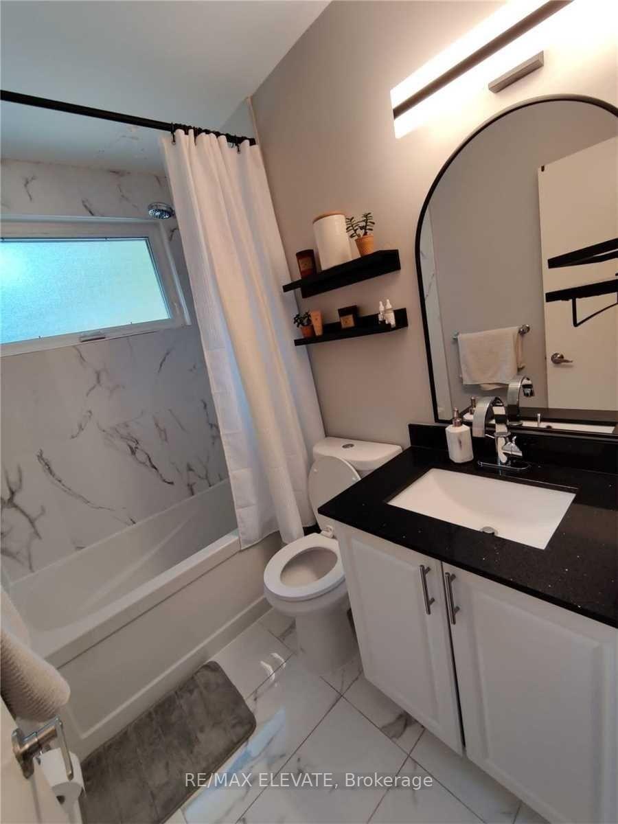 Photo 11 of 302 Demaine Crescent, Richmond Hill, Crosby — HOMEH